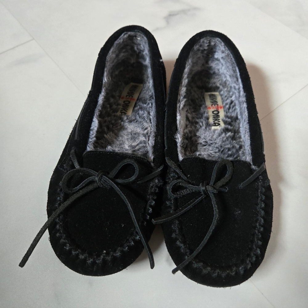 Minnetonka Black Suede Slip On Moccasin Size 8